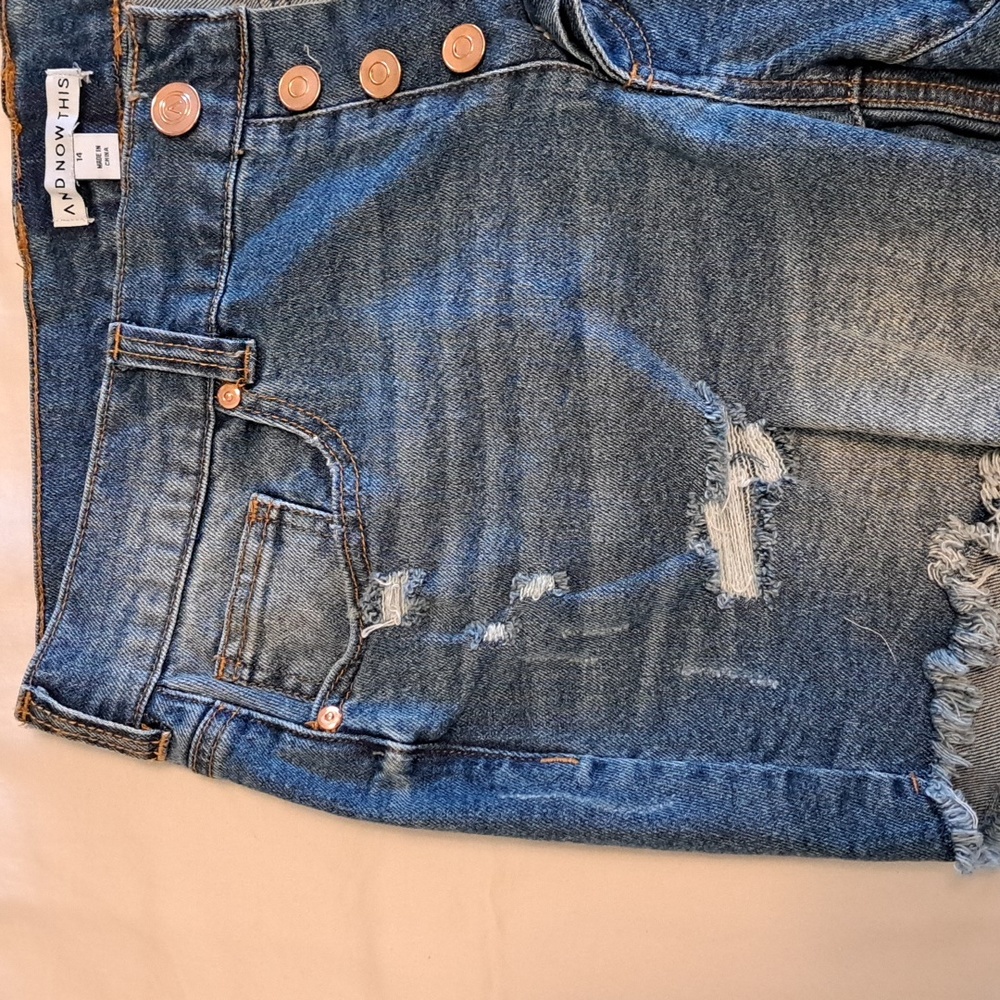 And Now This Trendy Plus Size Distressed High-Rise Denim Shorts - Cali - Picture 4 of 6